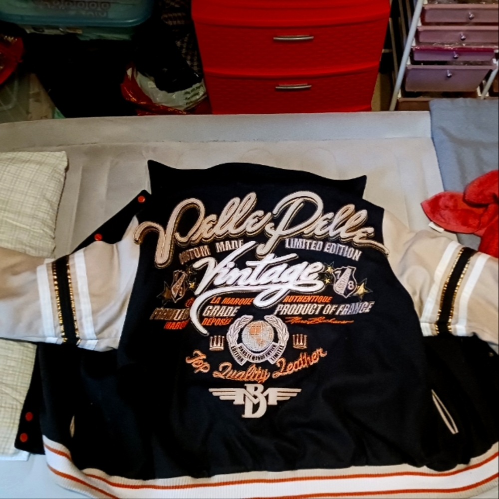 Newly bought pelle pelle coat from the website only wore this winter.